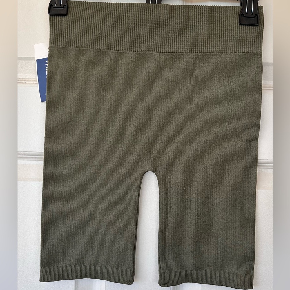 Bozzolo Brand Bike Shorts Wide Waistband Size Small NWT - Picture 3 of 8